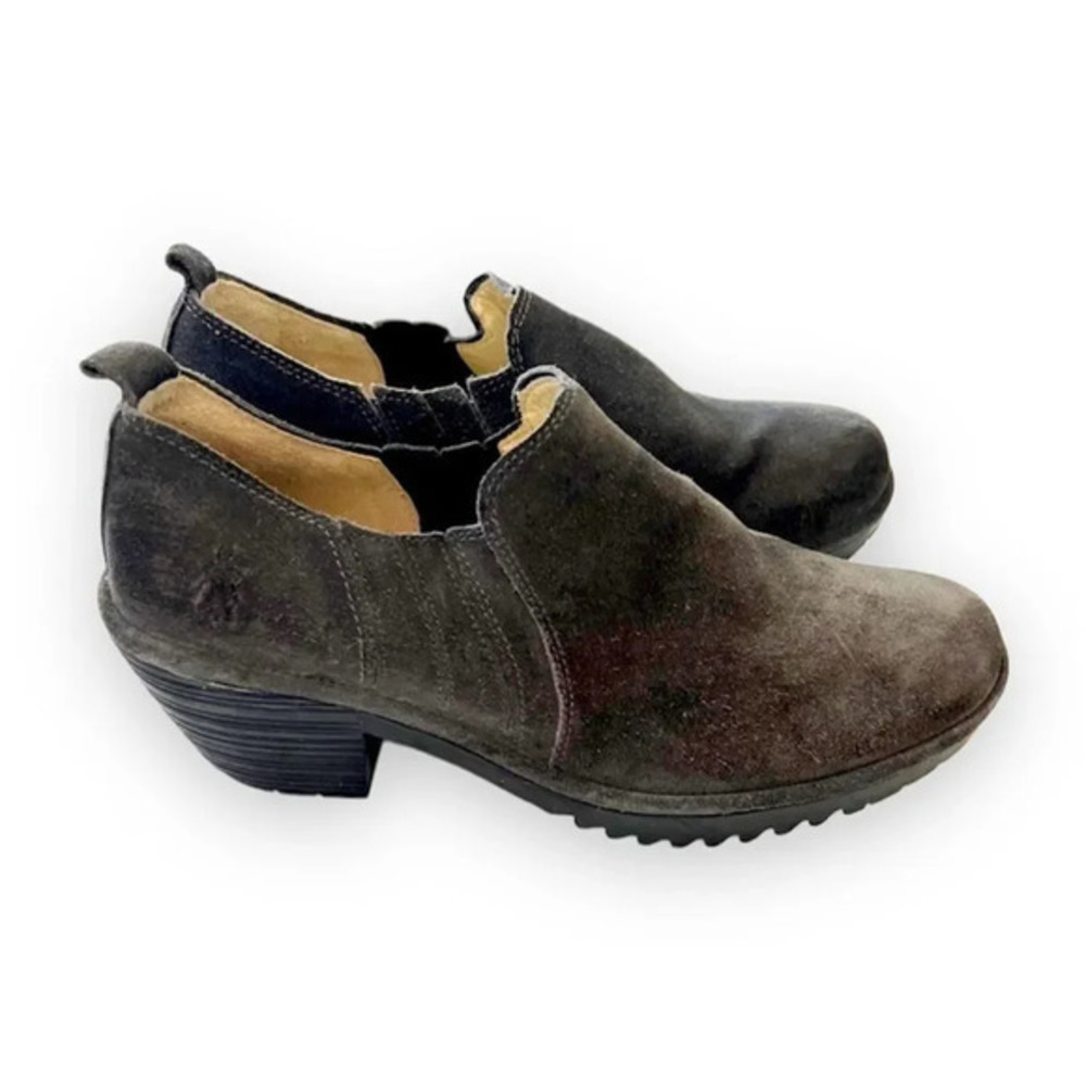 Fly London Gray Suede Low Boot Size 40 EU Sawtooth Sole Bootie Shoe Slip On 9.5